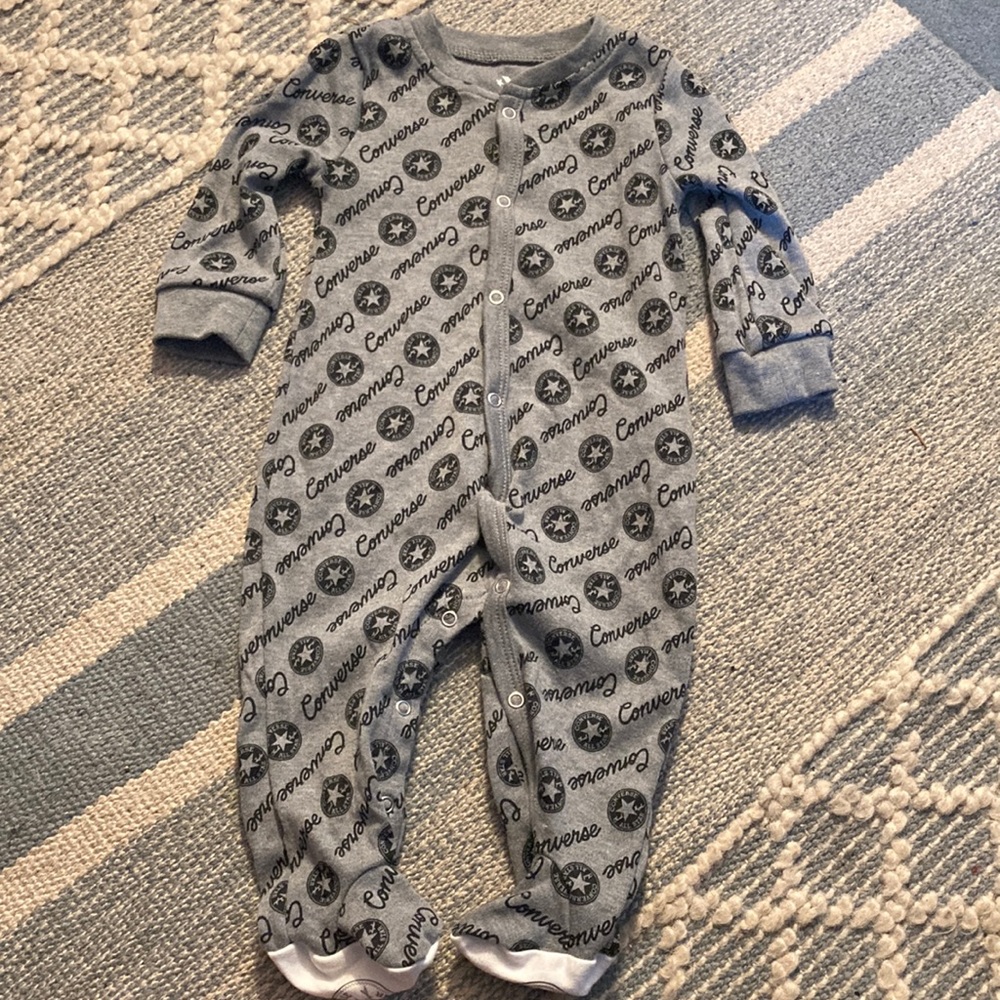 🖤 Converse Baby One Piece with Feet (6 months)